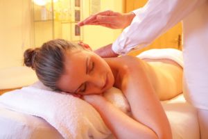 Postnatal massage and its benefits